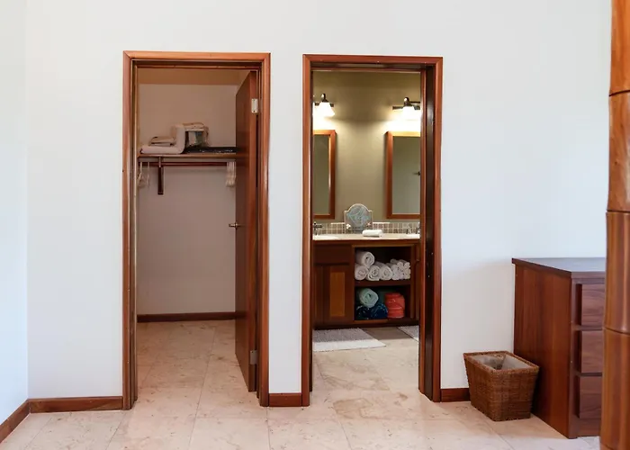 Residences At Barrier Reef 4c Oceanview 2 Bedroom By Floreo